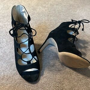 Black leather Nine West booties - size 8